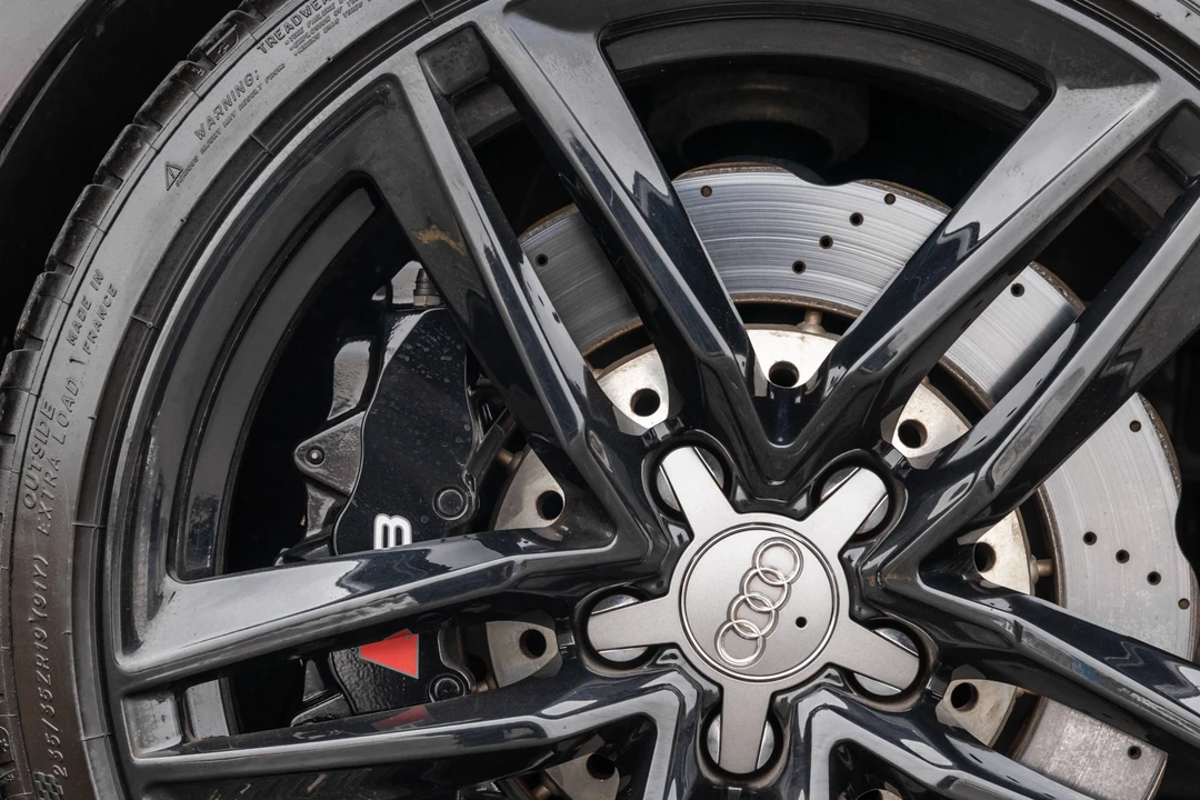 2014 Audi 42 R8 - Image 29 of 31