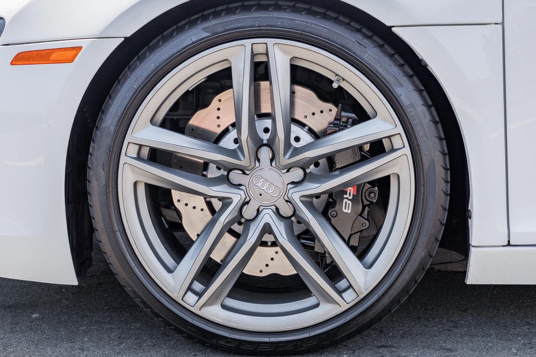 2014 Audi 42 R8 - Image 28 of 31