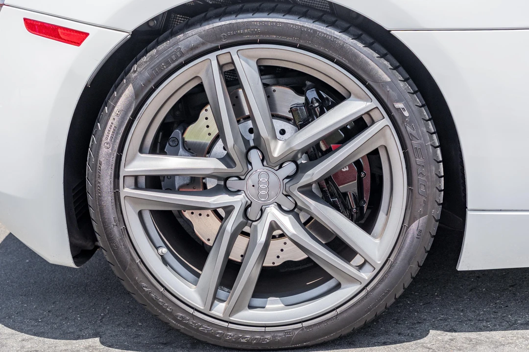 2014 Audi 42 R8 - Image 30 of 31