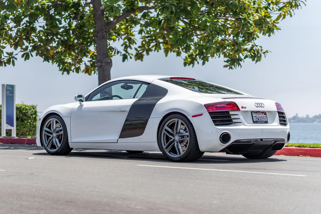 2014 Audi 42 R8 - Image 8 of 31