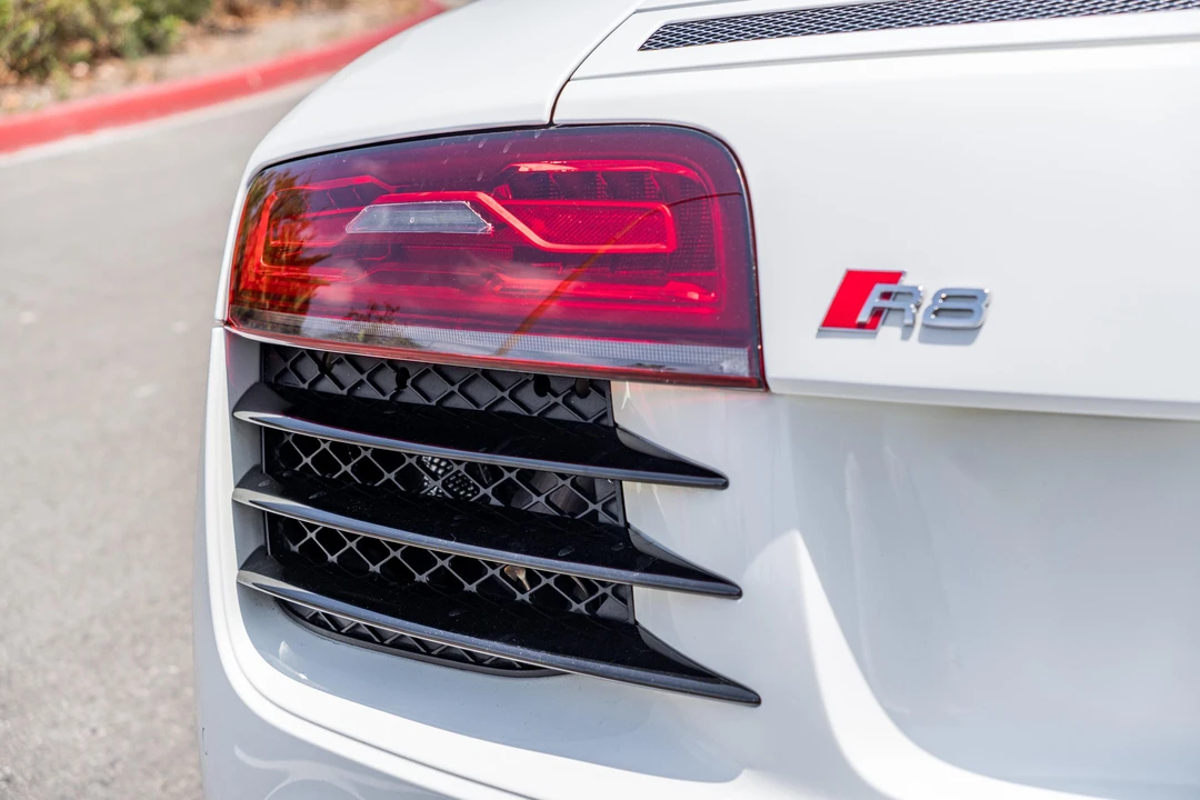 2014 Audi 42 R8 - Image 18 of 31