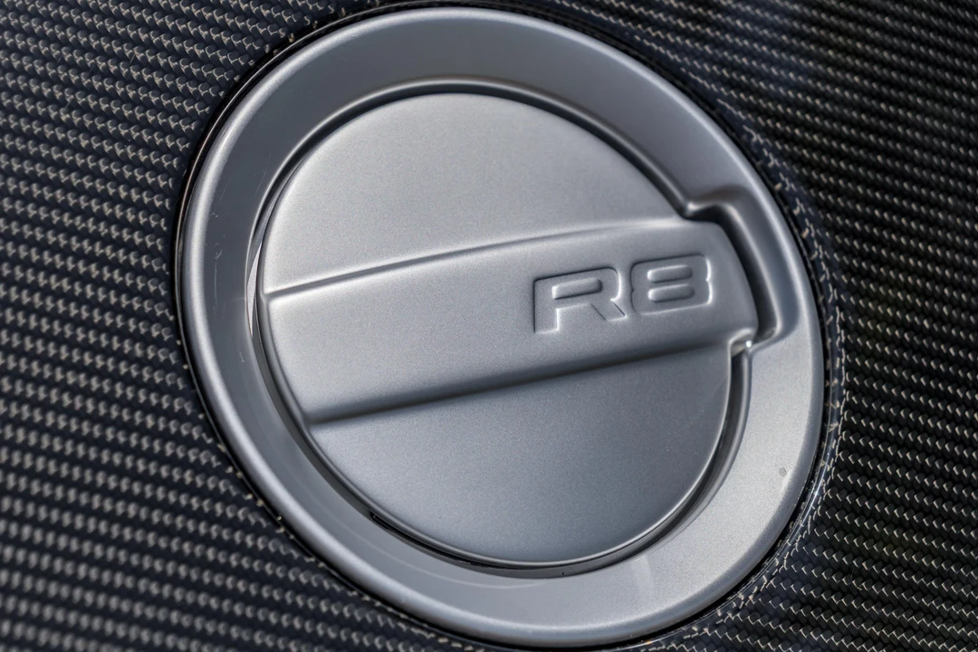 2014 Audi 42 R8 - Image 24 of 31