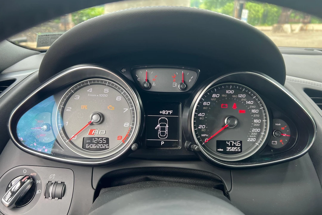 2014 Audi 42 R8 - Image 17 of 31