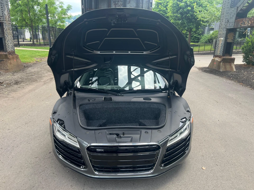 2014 Audi 42 R8 - Image 28 of 31