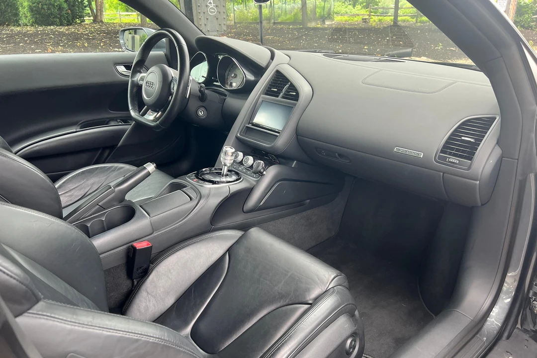 2014 Audi 42 R8 - Image 15 of 31