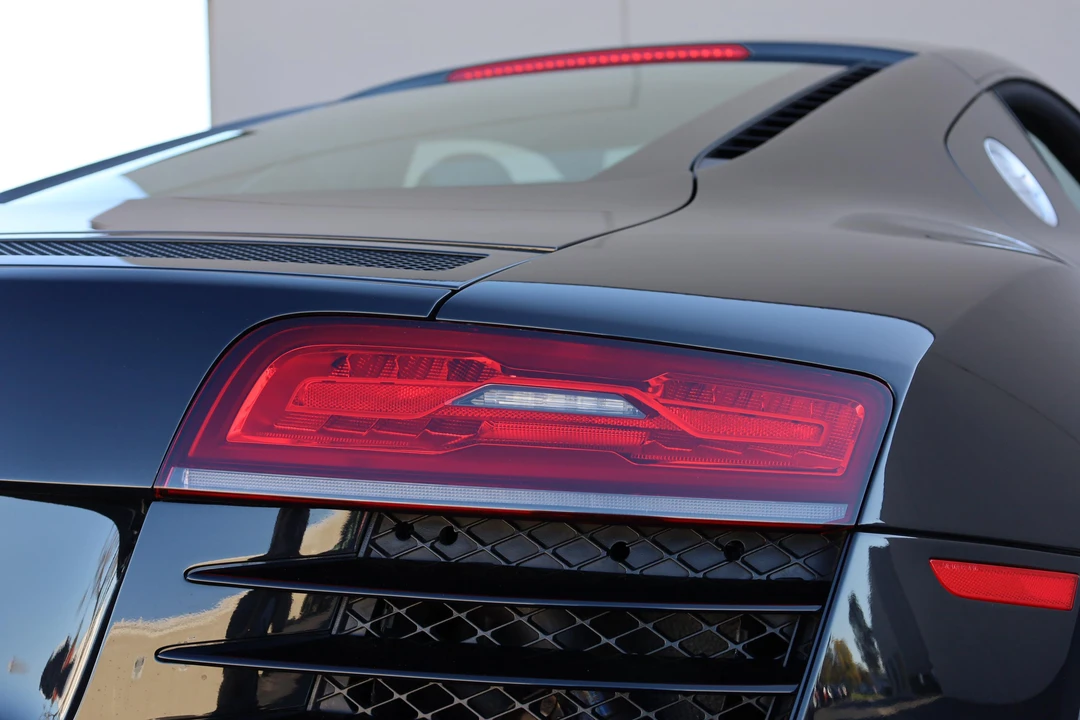 2014 Audi 42 R8 - Image 27 of 31