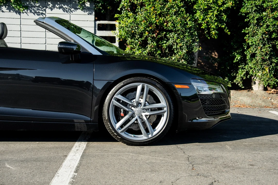 2014 Audi 42 R8 - Image 9 of 21