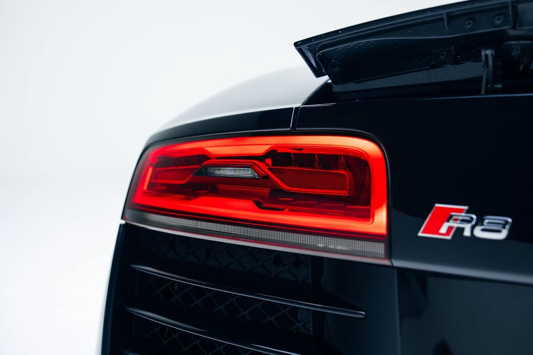 2014 Audi 42 R8 - Image 11 of 21