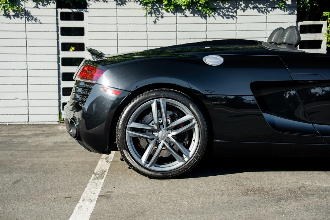 2014 Audi 42 R8 - Image 8 of 21