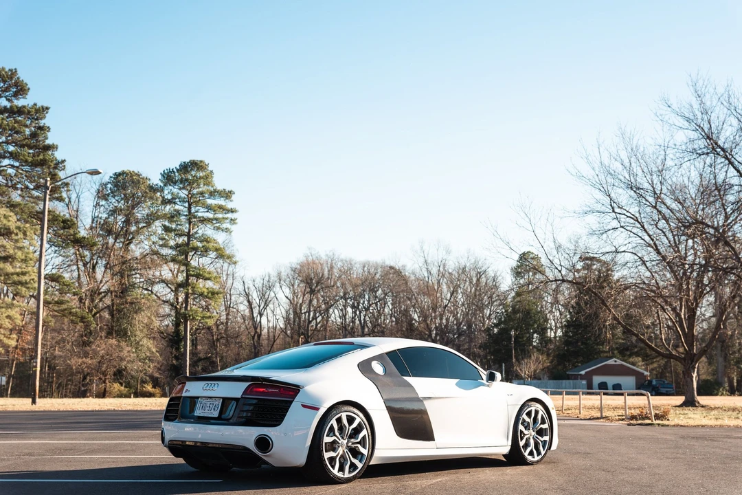 2014 Audi 42 R8 - Image 2 of 12