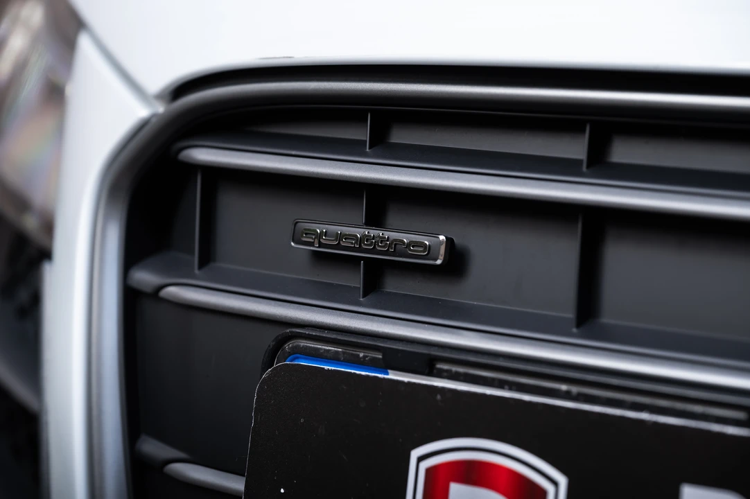 2014 Audi 42 R8 - Image 13 of 31