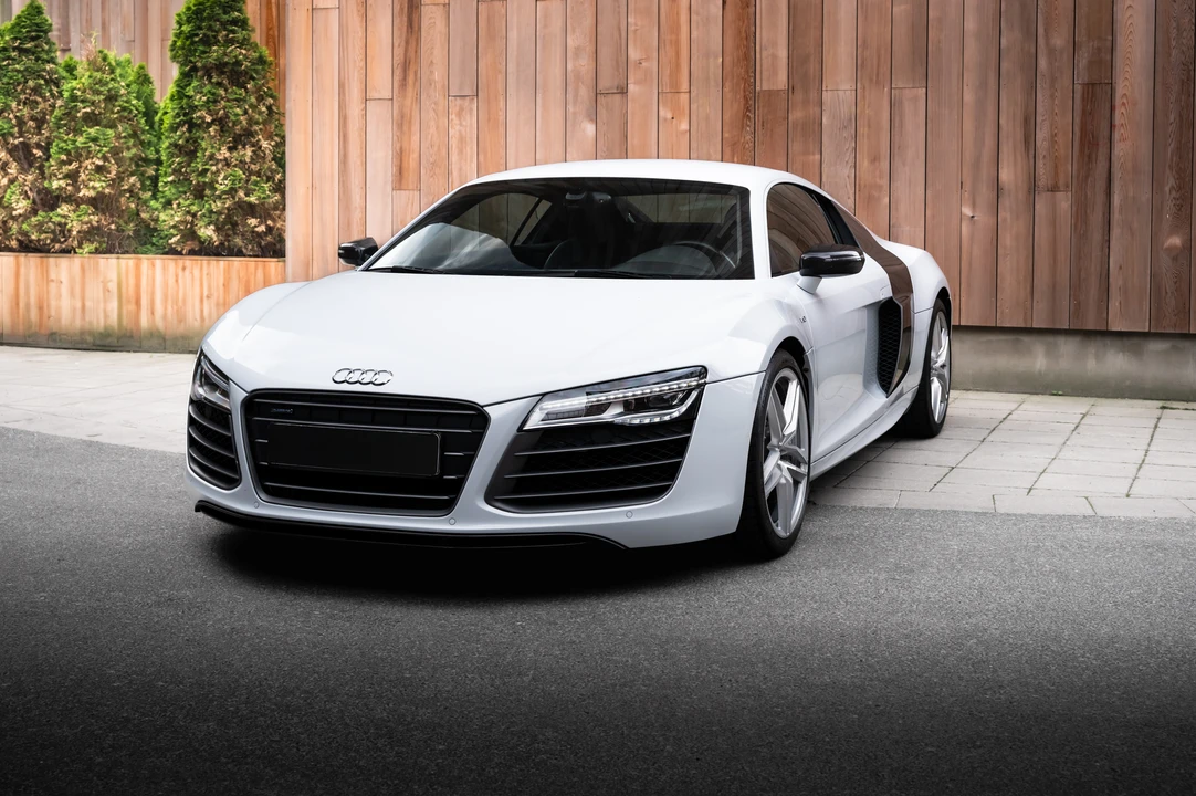 2014 Audi 42 R8 - Image 8 of 31