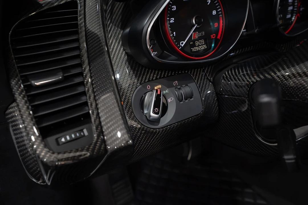 2014 Audi 42 R8 - Image 14 of 31