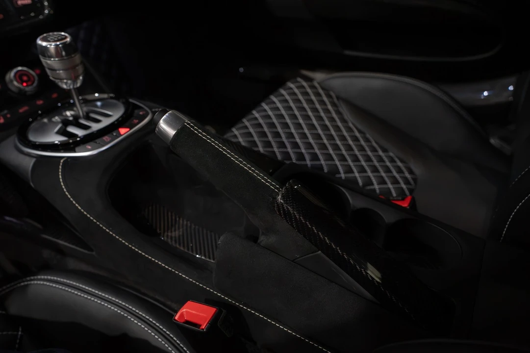 2014 Audi 42 R8 - Image 22 of 31