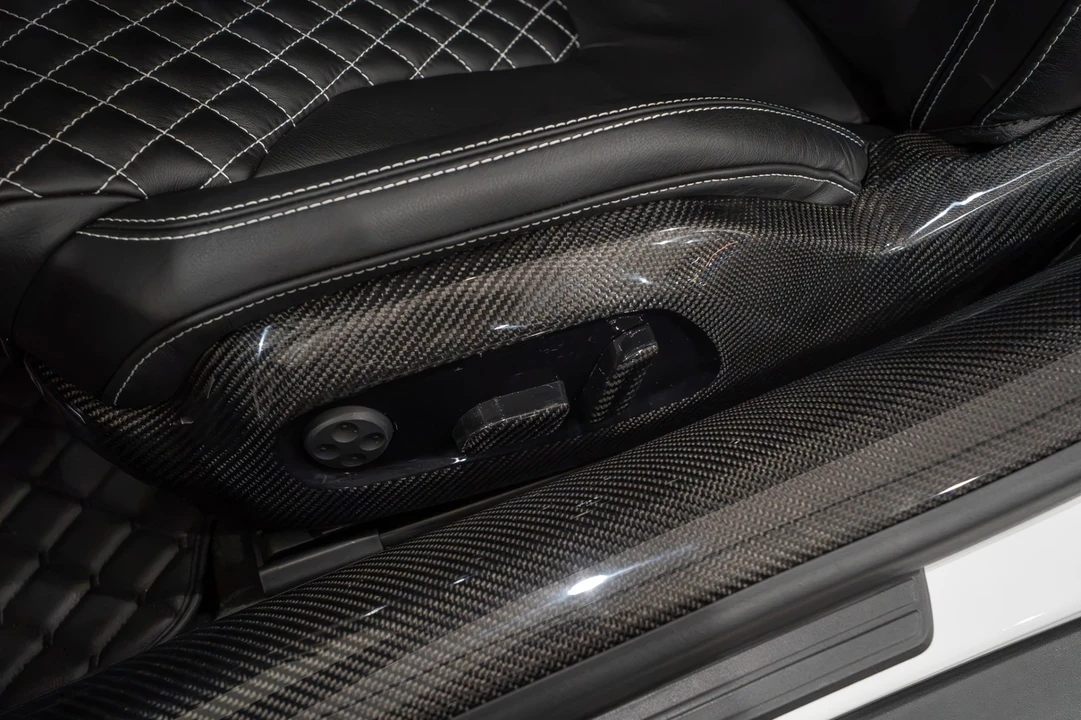 2014 Audi 42 R8 - Image 9 of 31