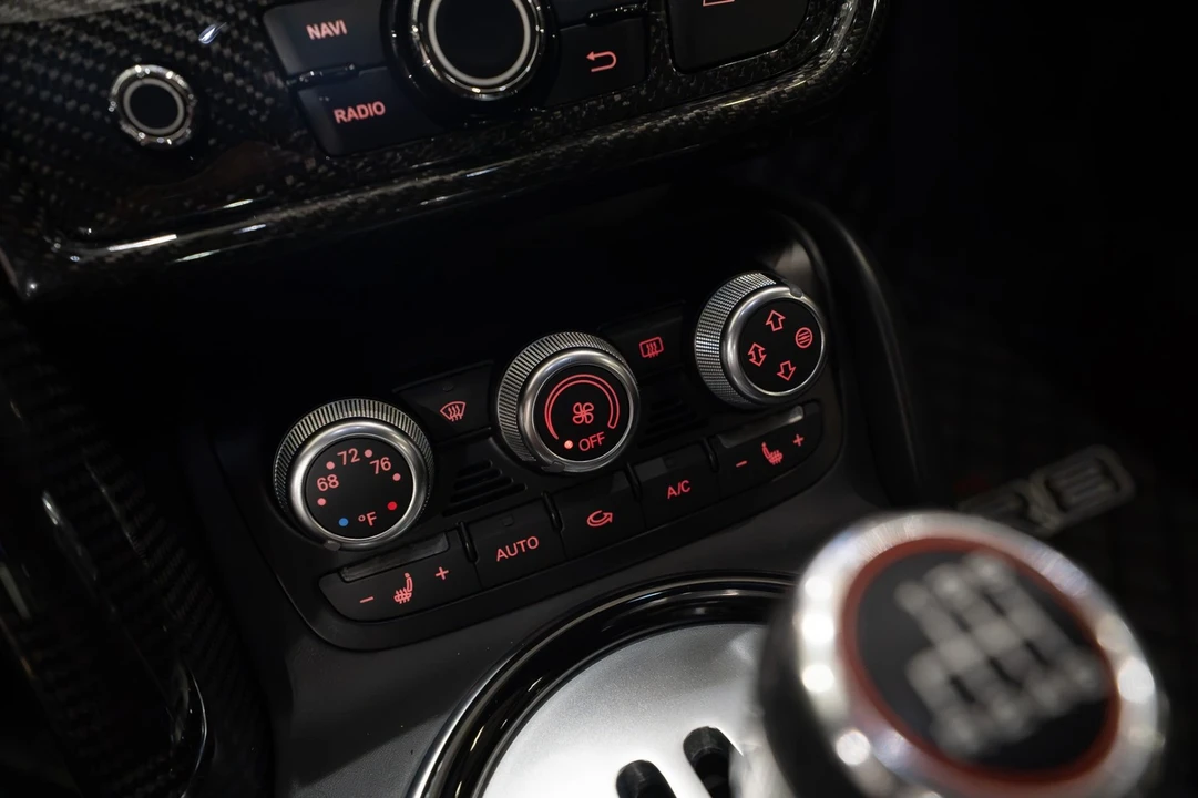 2014 Audi 42 R8 - Image 20 of 31