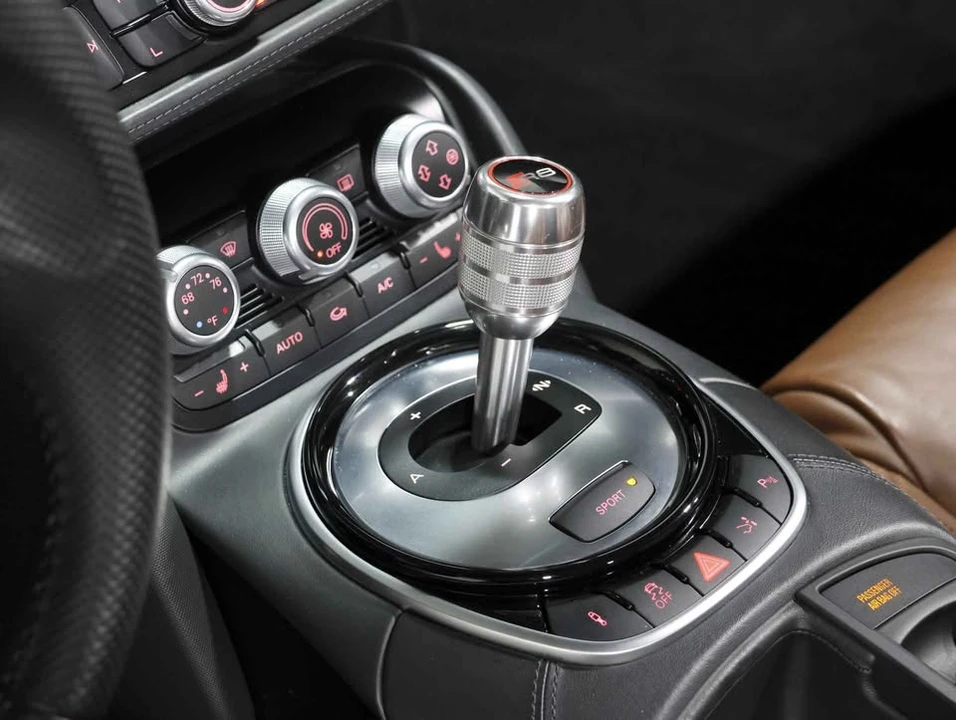 2014 Audi 42 R8 - Image 5 of 9