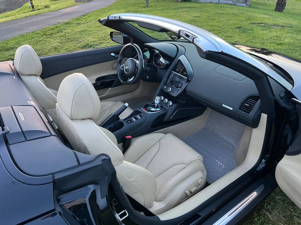 2014 Audi 42 R8 - Image 11 of 24