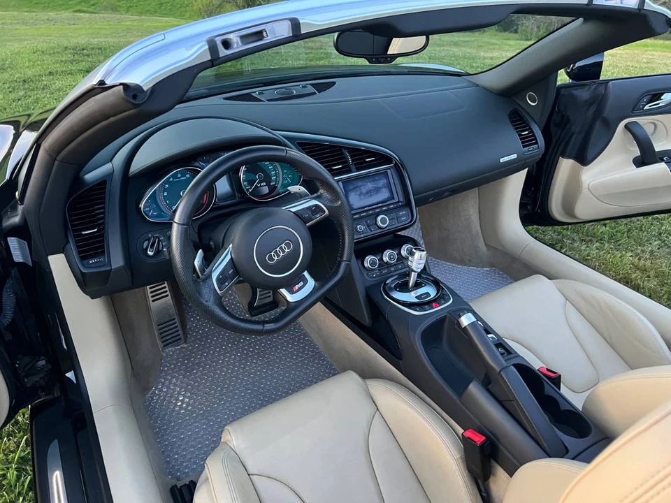2014 Audi 42 R8 - Image 16 of 24