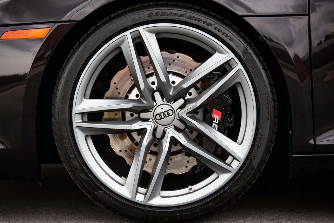 2014 Audi 42 R8 - Image 28 of 31