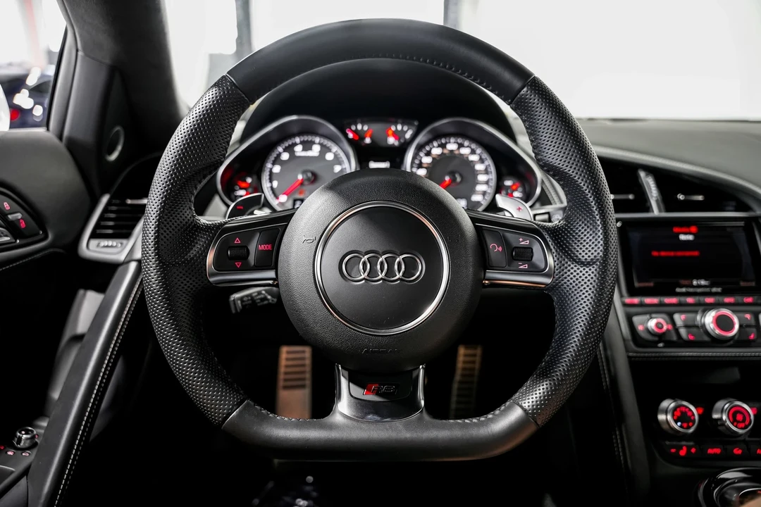2014 Audi 42 R8 - Image 10 of 12