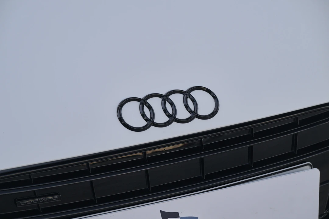 2014 Audi 42 R8 - Image 23 of 31