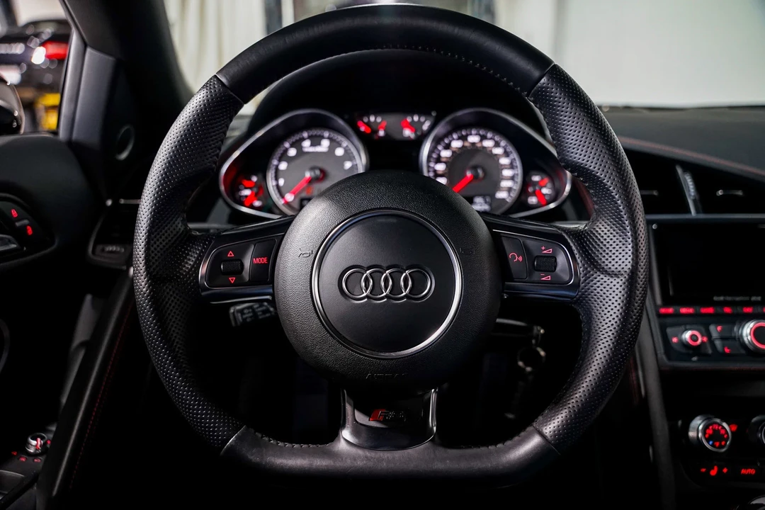 2014 Audi 42 R8 - Image 10 of 21
