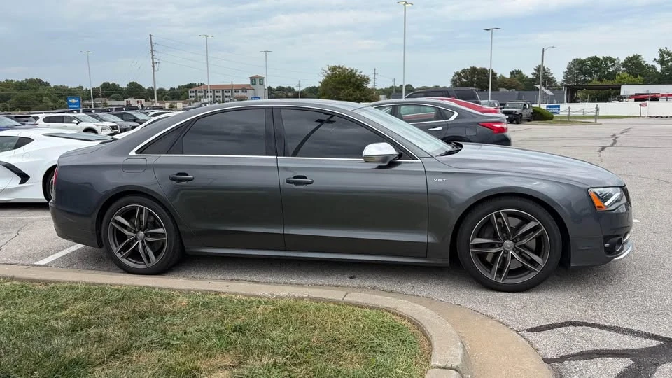 2014 Audi D4 S8 - Image 8 of 12