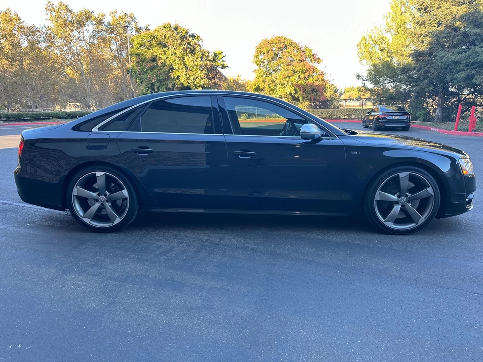 2014 Audi D4 S8 - Image 11 of 31