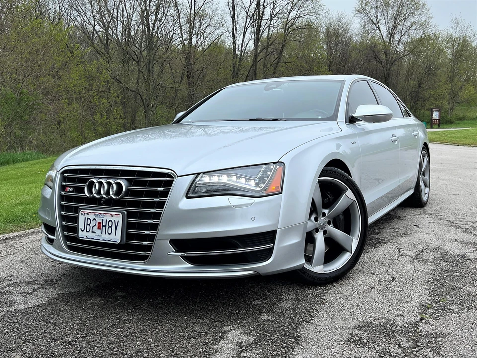 2014 Audi D4 S8 - Image 8 of 31