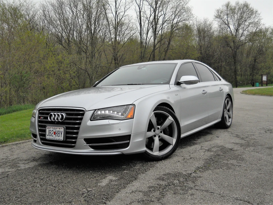 2014 Audi D4 S8 - Image 9 of 31