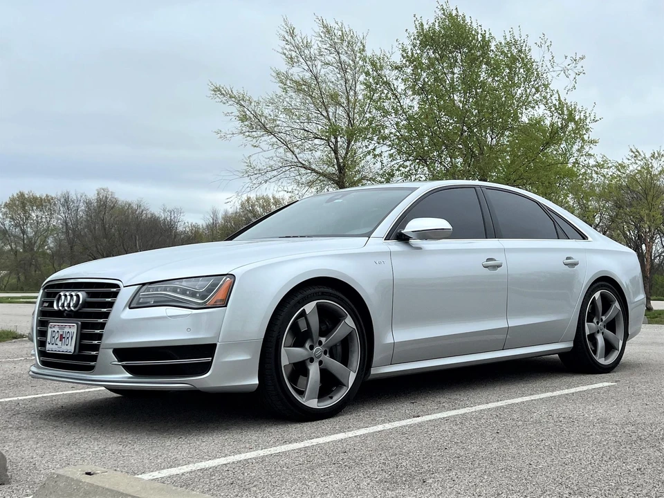 2014 Audi D4 S8 - Image 10 of 31