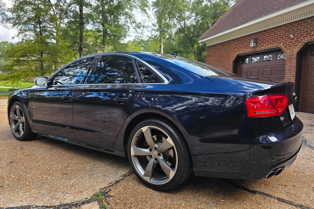 2014 Audi D4 S8 - Image 4 of 31