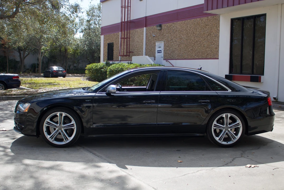 2014 Audi D4 S8 - Image 9 of 31
