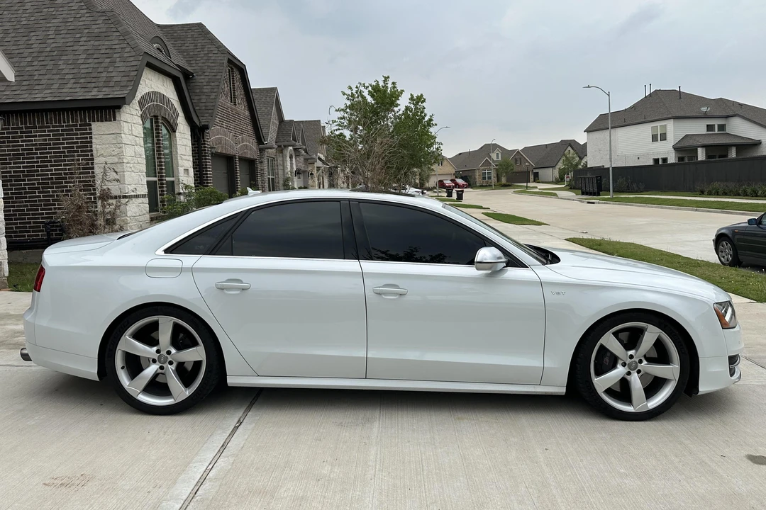 2014 Audi D4 S8 - Image 3 of 31