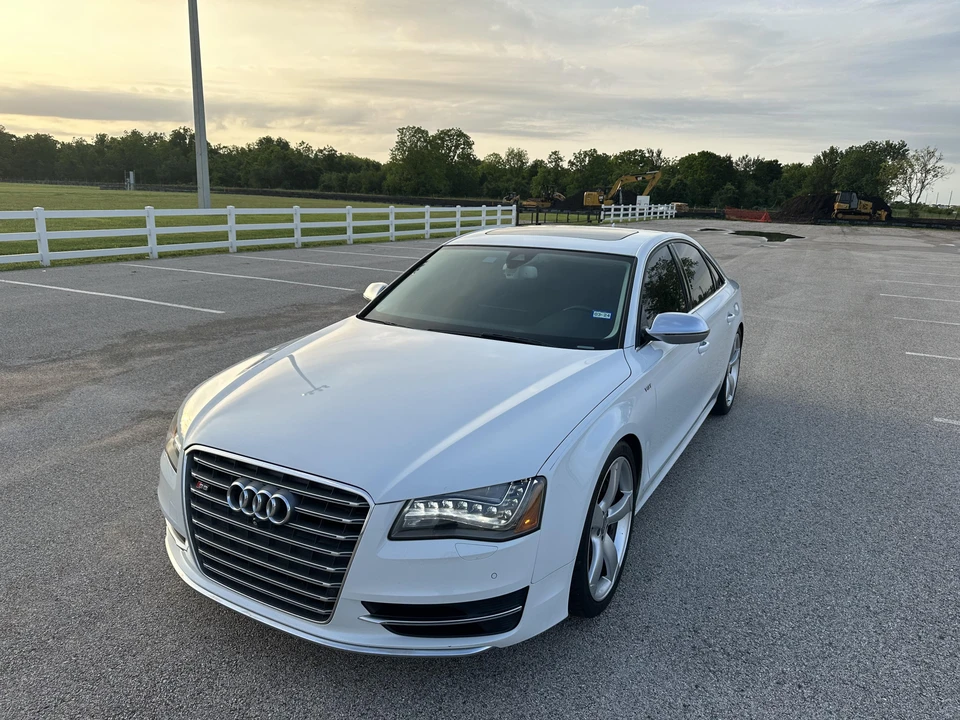 2014 Audi D4 S8 - Image 11 of 31