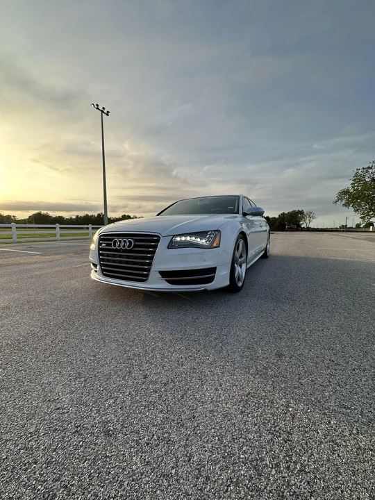 2014 Audi D4 S8 - Image 8 of 31