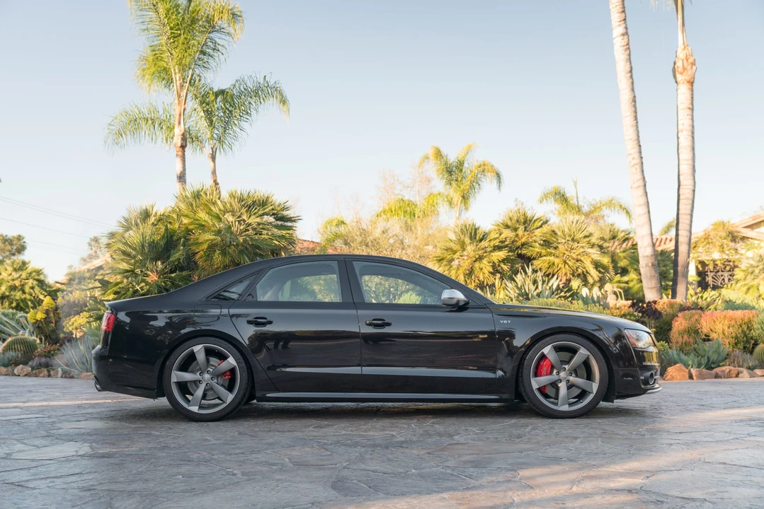 2014 Audi D4 S8 - Image 9 of 31