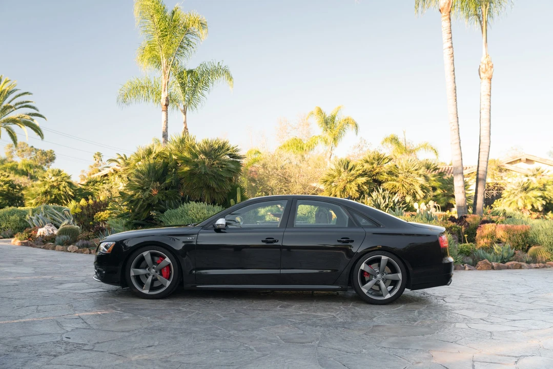 2014 Audi D4 S8 - Image 5 of 31