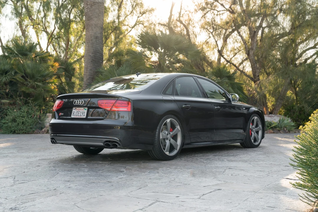 2014 Audi D4 S8 - Image 8 of 31