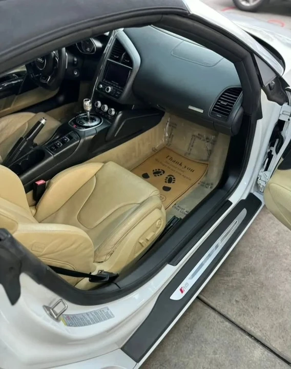 2014 Audi 42 R8 - Image 8 of 12
