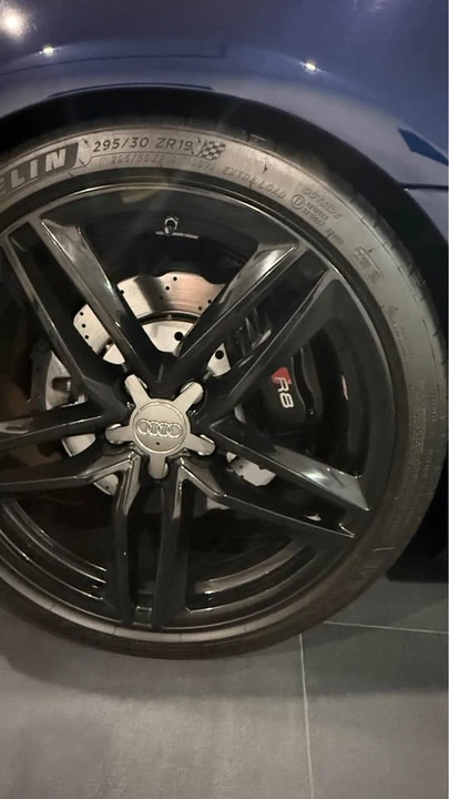 2014 Audi 42 R8 - Image 8 of 18