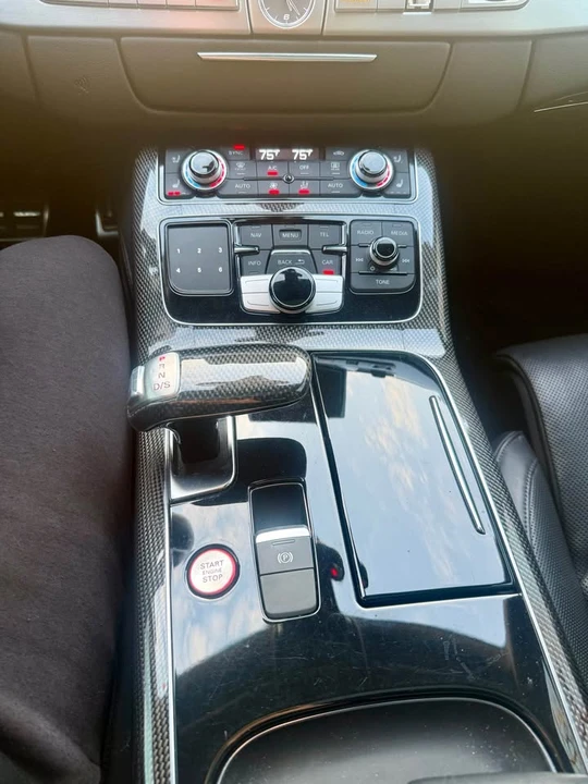 2014 Audi D4 S8 - Image 11 of 19