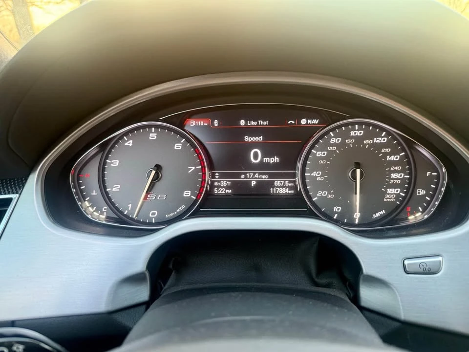 2014 Audi D4 S8 - Image 8 of 19