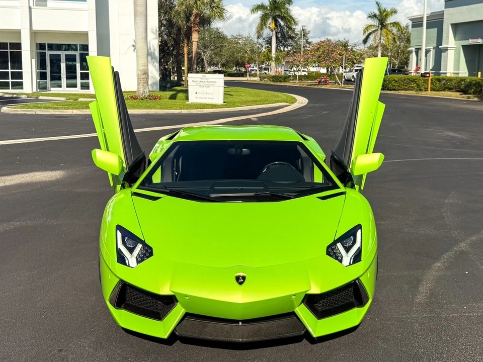 2014 Lamborghini Aventador LP700-4 - Image 4 of 4