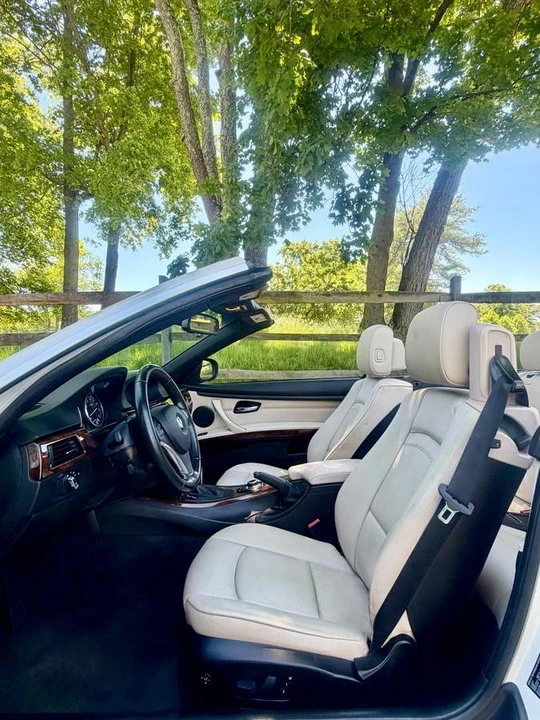 2014 BMW E93 335i Convertible - Image 9 of 22