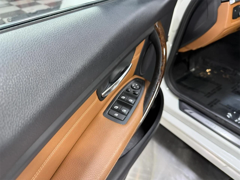 2014 BMW F30 3 Series Sedan - Image 25 of 31