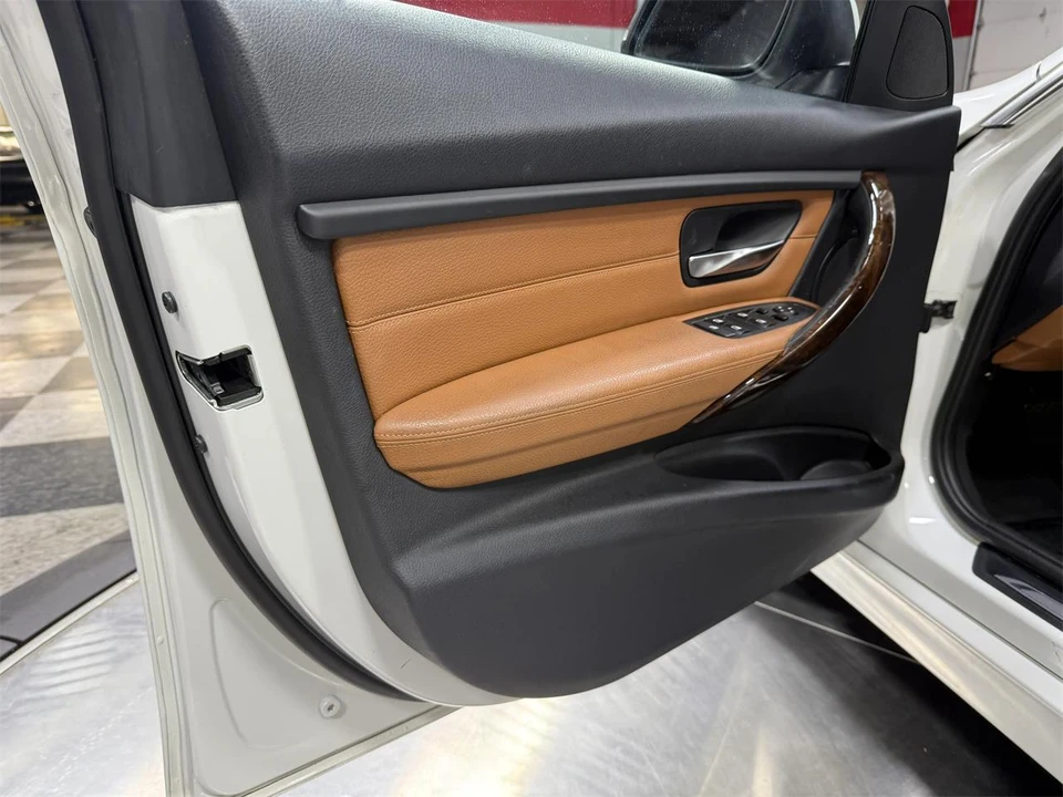 2014 BMW F30 3 Series Sedan - Image 24 of 31
