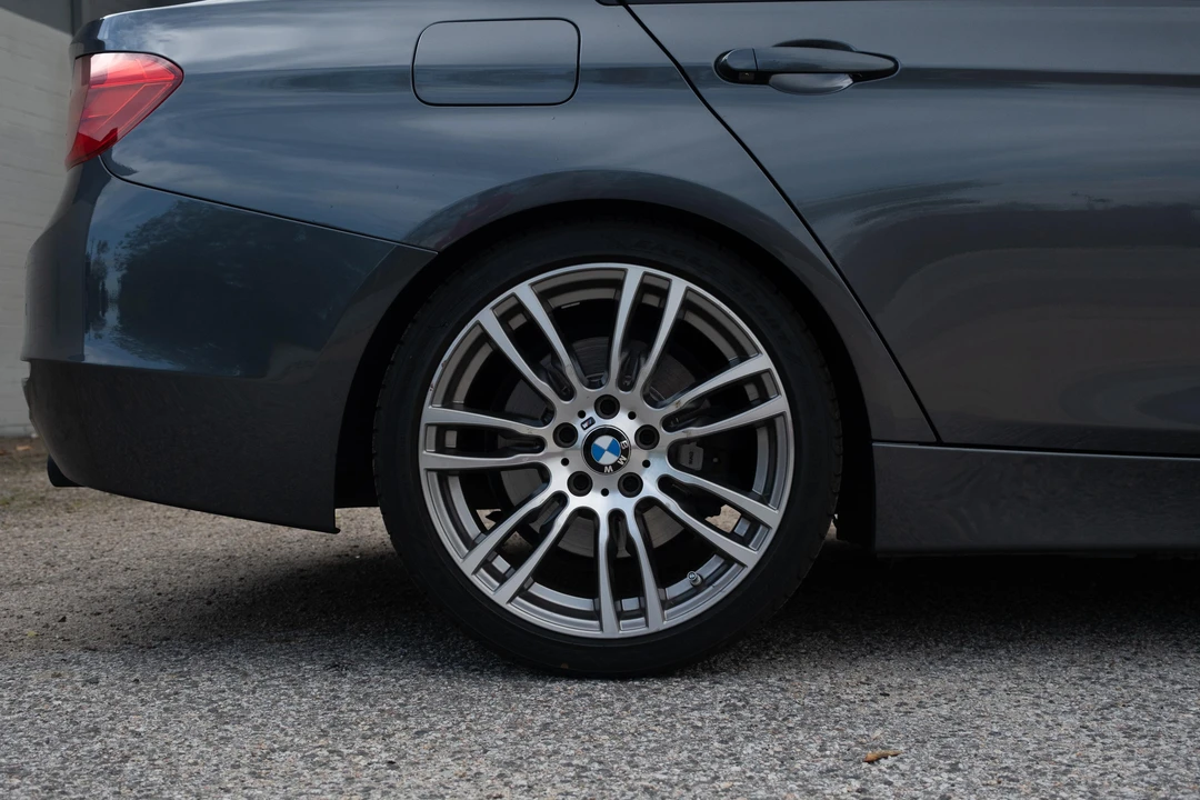 2014 BMW F30 335i & 340i Sedan - Image 28 of 31