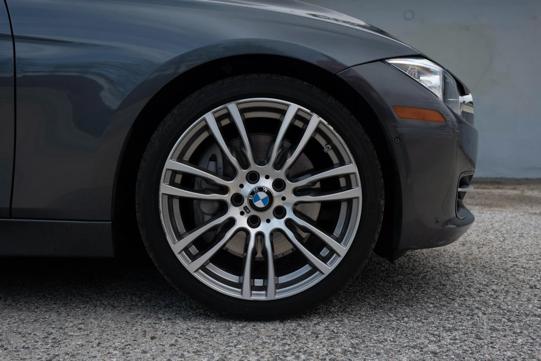 2014 BMW F30 335i & 340i Sedan - Image 29 of 31